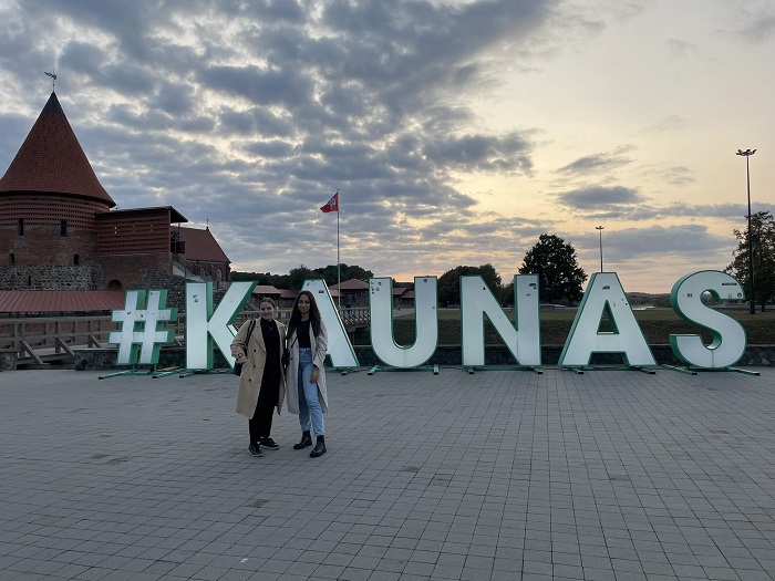 Pozdrav z Litvy: Naše žačky píší o ruskojazyčné škole v Kaunasu