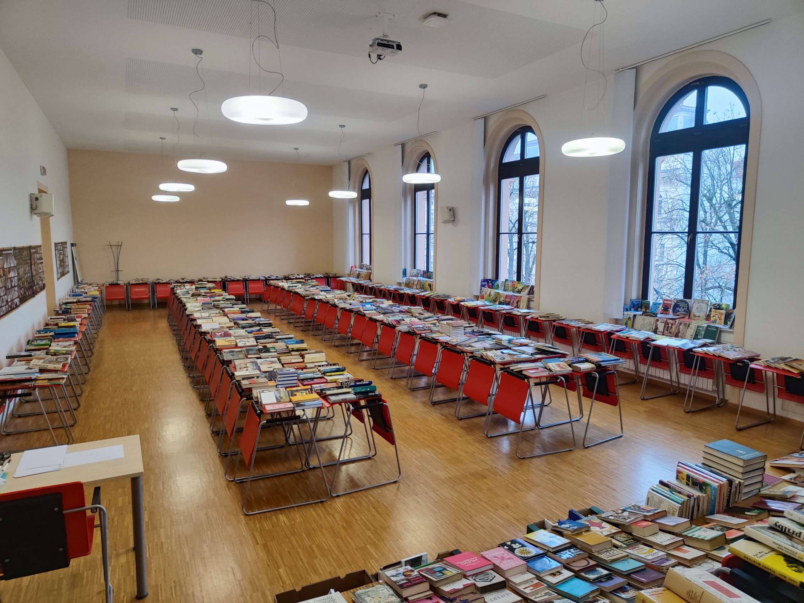 DĚKUJEME! ANEB VÁNOČNÍ DOBROČINNÁ BURZA KNIH POSEDMÉ